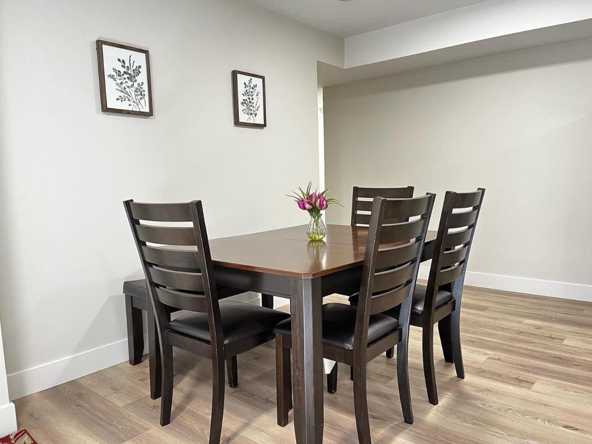 The Harmony Inn Spacious 2 Bdrms 2 Beds Basement Suite เซอร์รีย์ ภายนอก รูปภาพ